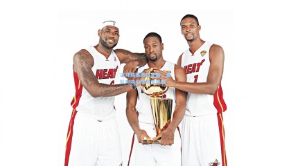 冰球联赛激战正酣，强队对决引爆冬季热潮